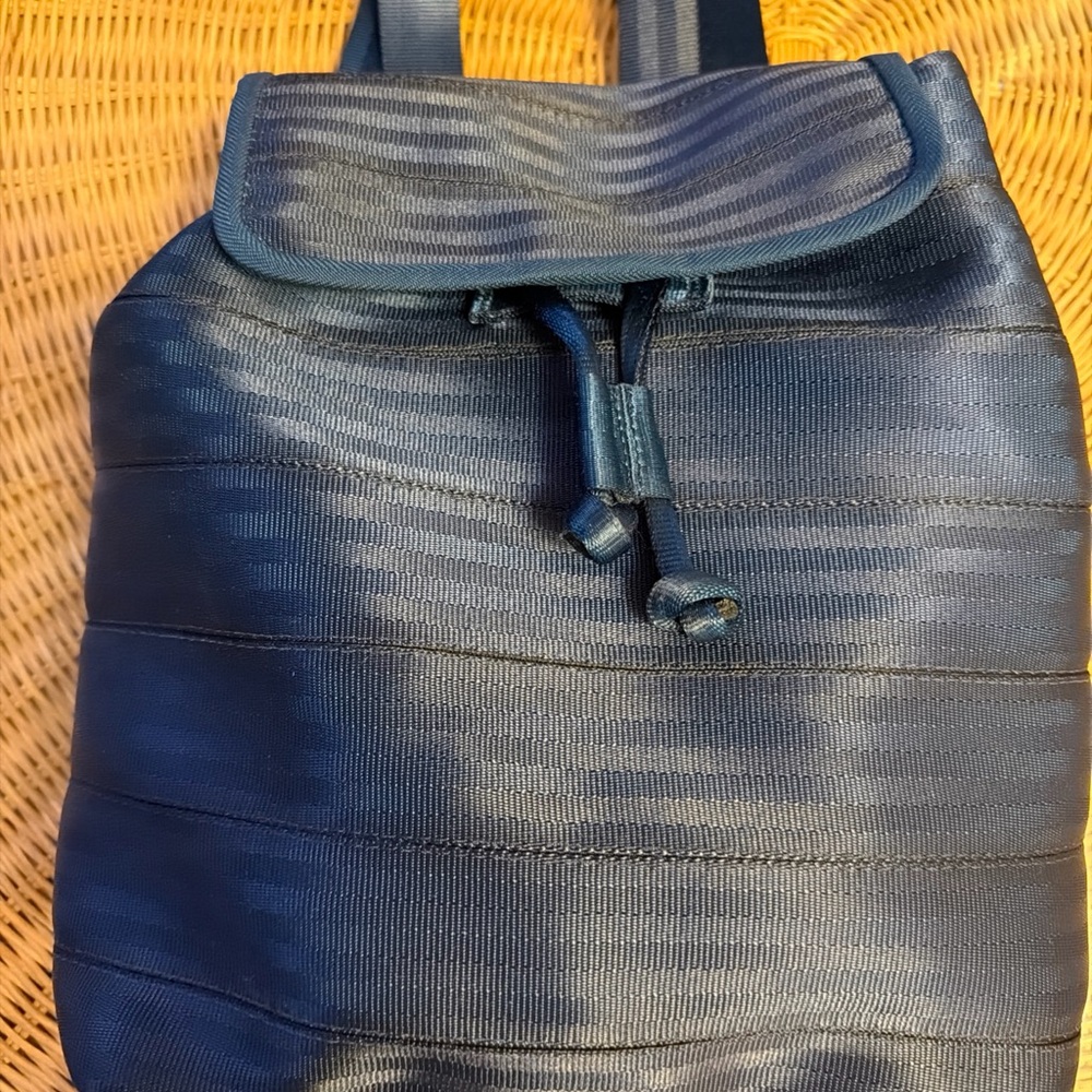 New Harveys Berkeley Seatbelt Bag Midnight Blue Backpack Made In USA